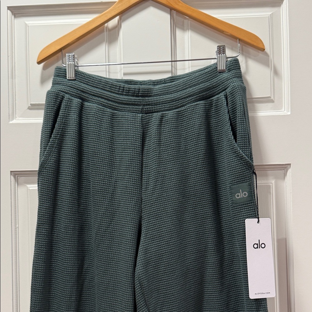 ALO Yoga NWT Weekend Waffle Knit Joggers - Cliver Green